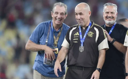 Flamengo negocia uso exclusivo de avião para o elenco por quatro anos Flamengo negocia uso exclusivo de avião para o elenco por quatro anos