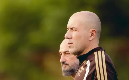 Flamengo oferece R$ 36 milhões por temporada e comando do CT a Leonardo Jardim