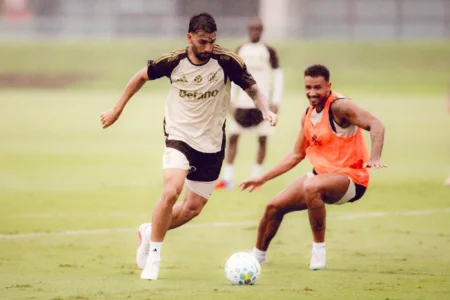 Flamengo: possível escalação com mudanças no ataque contra o Cruzeiro; Bruno Henrique segue ausente