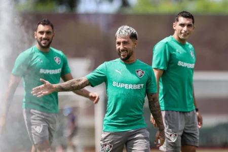 Fluminense atinge 11 estrangeiros no elenco com Millán e Castillo e gerencia limite no Brasileirão