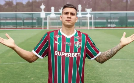 Fluminense avalia investimento de até R$ 32 milhões em zagueiro colombiano Julián Millán