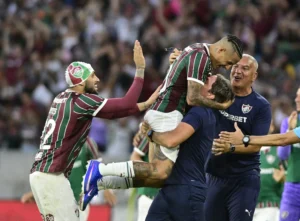 Fluminense: Primeiro tempo envolvente, mas precisa ser mais eficiente para evitar sufoco.
