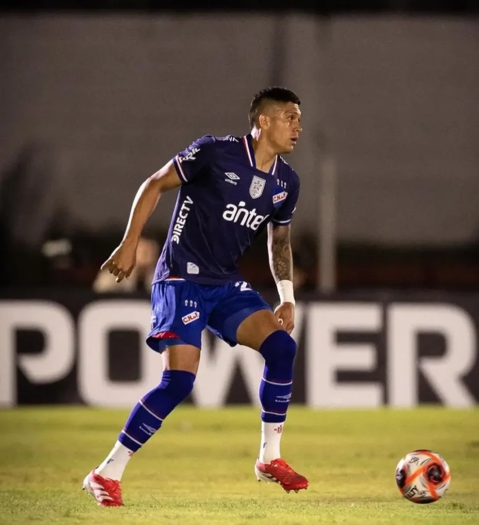 Fluminense: 24 Horas Decisivas para Reforços na Zaga e no Ataque Fluminense: 24 Horas Decisivas para Reforços na Zaga e no Ataque