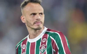Fluminense renova com Renê até 2027; lateral regularizado no BID