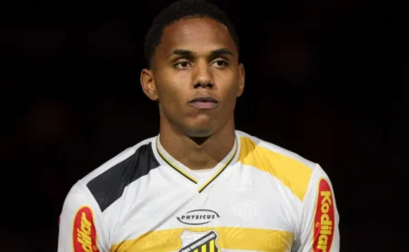 Fluminense recua em Dantas e Botafogo espreita zagueiro do Novorizontino