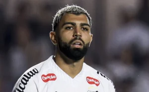 Gabigol assume responsabilidade no Santos e pressiona por atitude dos jogadores para aliviar Vojvoda