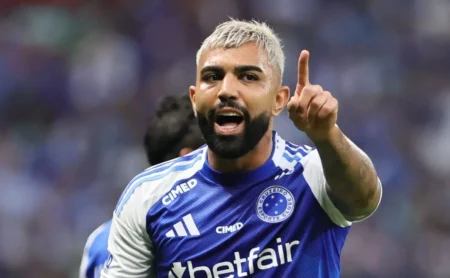 Gabigol, do Flamengo, ironiza gol anulado de Barreal em Santos e relembra ligação com o Cruzeiro