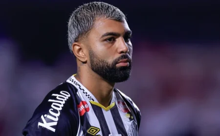 Gabigol se destaca em treinos e Vojvoda cobra preparo físico para vaga no Santos