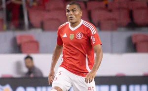 Gabriel Mercado questiona árbitro Anderson Daronco após derrota do Internacional na final do Gaúcho Gabriel Mercado questiona árbitro Anderson Daronco após derrota do Internacional na final do Gaúcho