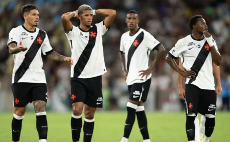 Ganso define no fim, Fluminense empata com o Vasco e vai à final do Carioca