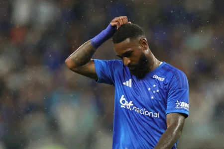 Gerson é citado por oficial de Justiça em hotel no Rio em ação de R$ 42 milhões do Flamengo