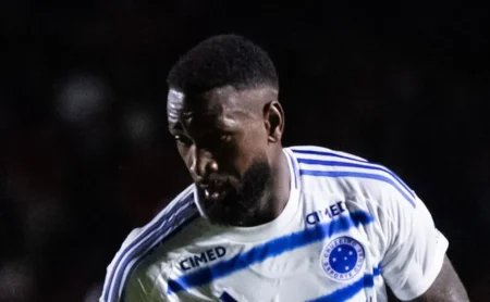 Gerson é vaiado pela torcida do Flamengo em partida contra o Cruzeiro e situação preocupa