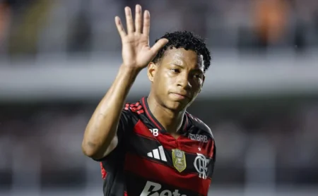 Gonzalo Plata gera polêmica no Flamengo após publicação em rede social.