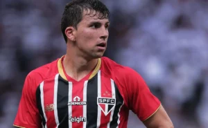 Gonzalo Tapia busca espaço no São Paulo e espera por oportunidades com Roger Machado