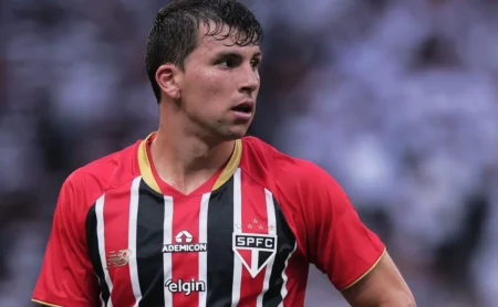 Gonzalo Tapia busca espaço no São Paulo e espera por oportunidades com Roger Machado