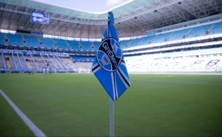 Gre-Nal: Ônibus de torcedores do Grêmio é atacado antes da final do Gaúcho 2026 Gre-Nal: Ônibus de torcedores do Grêmio é atacado antes da final do Gaúcho 2026