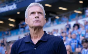 Grêmio: Amuzu, Willian e Tetê reforçam time contra a Chapecoense no Brasileirão Grêmio: Amuzu, Willian e Tetê reforçam time contra a Chapecoense no Brasileirão