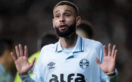 Grêmio avalia proposta do Vitória por empréstimo de Wagner Leonardo, informa portal
