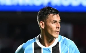 Grêmio busca renovar contratos de Pavón e Amuzu após título estadual, informa setorista