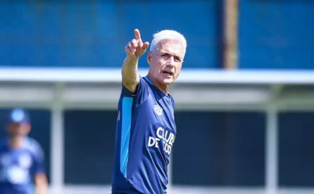 Grêmio busca diminuir a dependência de Arthur antes do jogo contra o Vitória e analisa o meio-campo