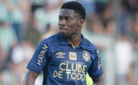 Grêmio corre risco de perder Amuzu de graça em impasse na renovação