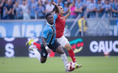 Grêmio denunciado no TJD-RS após incidente no Gre-Nal 450; julgamento nesta semana Grêmio denunciado no TJD-RS após incidente no Gre-Nal 450; julgamento nesta semana