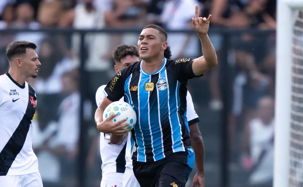 Grêmio é derrotado pelo Vasco, mesmo com gol de Carlos Vinícius Grêmio é derrotado pelo Vasco, mesmo com gol de Carlos Vinícius