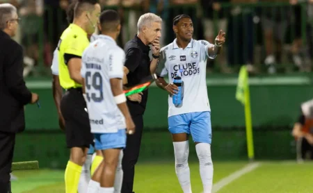 Grêmio e Chapecoense empatam em jogo com pouca inspiração do Imortal