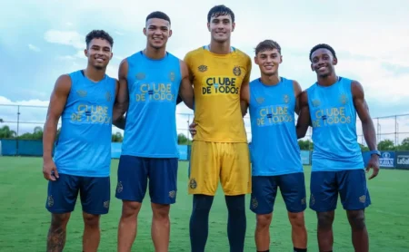 Grêmio eleva 5 jovens talentos da base ao time profissional e reforça a aposta no futuro