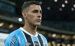 Grêmio enfrenta impasse na renovação de Pavón por detalhe contratual e desperta interesse do mercado