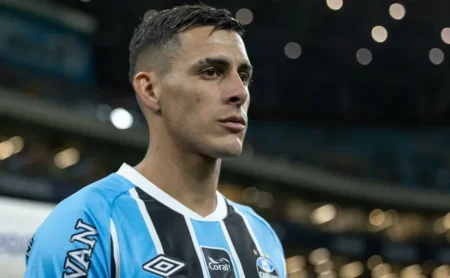Grêmio enfrenta impasse na renovação de Pavón por detalhe contratual e desperta interesse do mercado