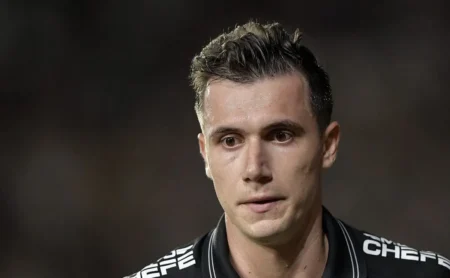 Grêmio estuda a contratação de Lucas Piton e troca com o Vasco por Dodi é cogitada