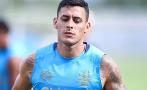 Grêmio estuda renovação com Pavón e Amuzu, prevendo aumento salarial