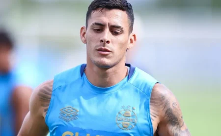 Grêmio estuda renovação com Pavón e Amuzu, prevendo aumento salarial