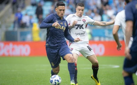 Grêmio precisa vencer o Vitória na Arena para não perder de vista seus objetivos