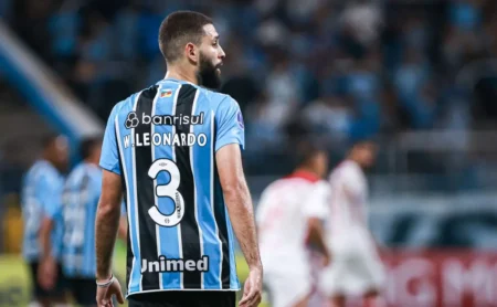Grêmio rejeita proposta do Vitória por Wagner Leonardo e nega negociação