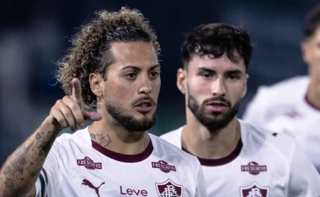 Guga supera pênalti perdido com apoio da comissão técnica