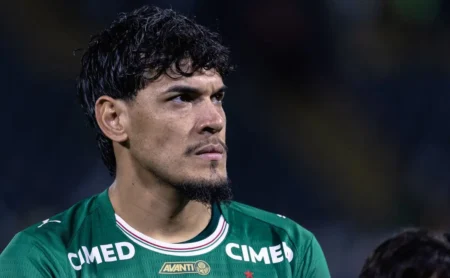 Gustavo Gómez pode ser o maior campeão da história do Palmeiras com a conquista do Paulistão 2026