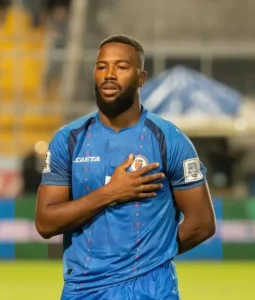 Haitiano que escapou da guerra no Irã busca clube e pode enfrentar o Brasil na Copa