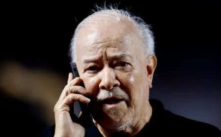 Harry Massis decide manter Rui Costa e Rafinha no São Paulo, após avaliar demissão