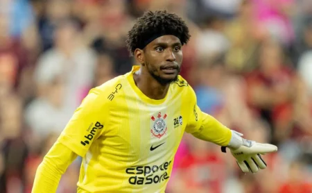 Hugo Souza será avaliado por Taffarel e comissão técnica da Seleção Brasileira em Santos x Corinthians