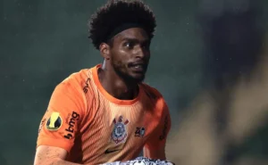 Hugo Souza, Matheuzinho e Matheus Bidu almejam vaga na seleção em Santos x Corinthians Hugo Souza, Matheuzinho e Matheus Bidu almejam vaga na seleção em Santos x Corinthians