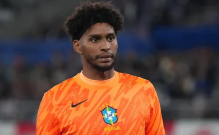 Hugo Souza recebe nova oportunidade na Seleção Brasileira após tropeço contra o Japão