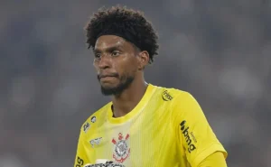 Hugo Souza expõe pressão para duelo entre Corinthians e Flamengo após anúncio de Ancelotti