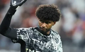 Hugo Souza é criticado por falha em gol do Corinthians contra o Flamengo