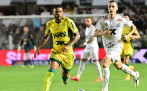 Igor Formiga balança as redes pelo Mirassol contra o Santos em primeiro tempo de domínio do Leão