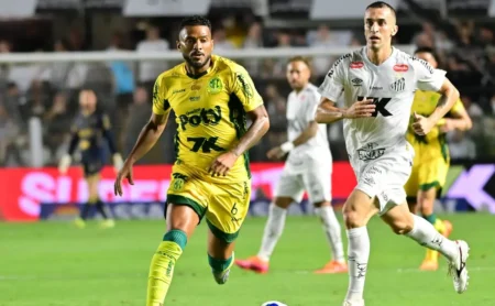 Igor Formiga balança as redes pelo Mirassol contra o Santos em primeiro tempo de domínio do Leão