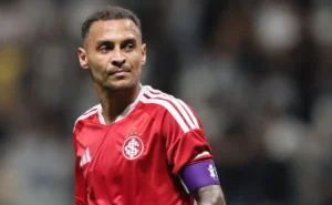 Internacional finaliza mais, mas carece de eficiência no ataque na derrota para o Atlético-MG pelo Brasileirão