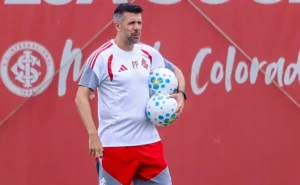 Internacional terá desfalque de Pezzolano contra o Bahia e multa para escalar Kayky
