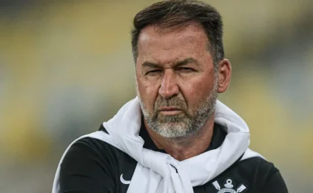 Investigação sobre uso de cartão na gestão de Augusto Melo no Corinthians é arquivada pelo MP